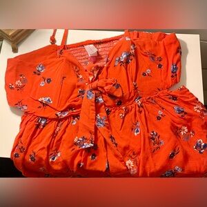 Women’s No Boundaries Red Floral Crop-tank XL